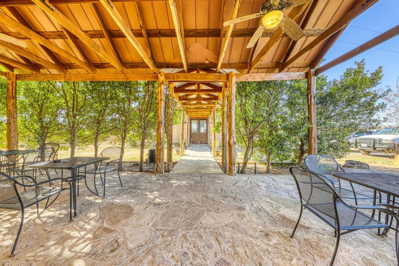 فيلا فريدريكسبيرغفي The Plum @ Mendelbaum Winery Guest Cabins المظهر الخارجي الصورة